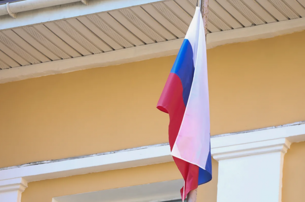 Учебная неделя в липецких школах будет начинаться с поднятия флага и исполнения гимна