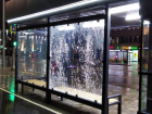 Хулиганы разбили стеклянную остановку в центре Липецка