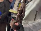 Губернатор Липецкой области вручил певцу Шаману статуэтку Александра Невского 