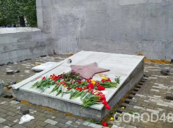 Мемориал погибшим в ВОВ на Сокольском кладбище вновь реконструируют