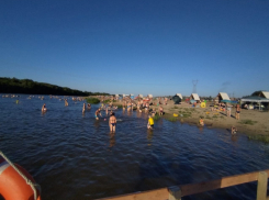 В Сеть выложили видео драки на пляже в Задонске