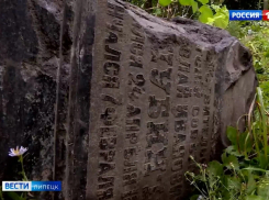 Надгробный камень статскому советнику Шубину переместили на Евдокиевское кладбище