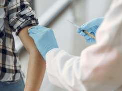В Липецке новой вакциной «Спутник М» привили 680 подростков 