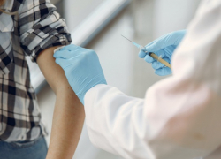 В Липецке новой вакциной «Спутник М» привили 680 подростков 