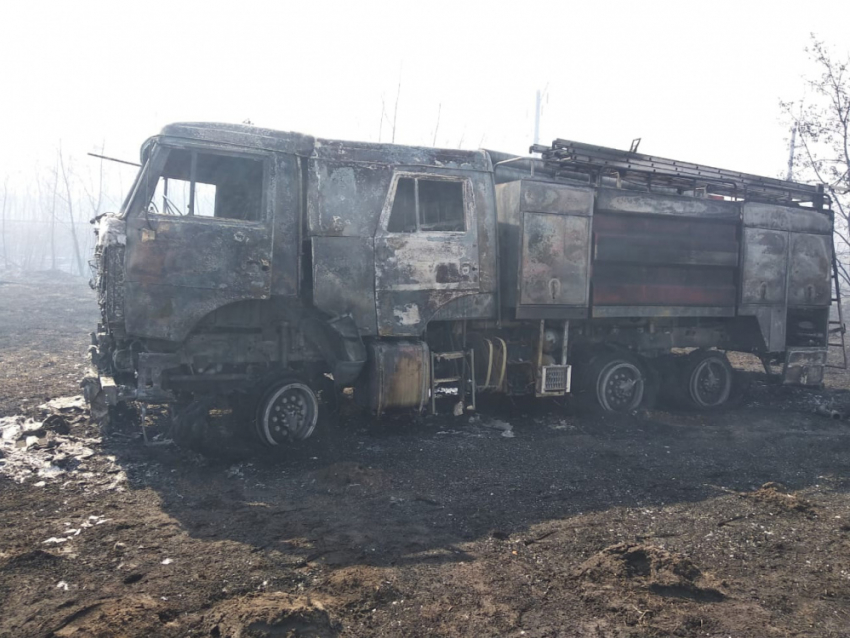 Служебный автомобиль "Лесопожарного центра" сгорел во время вызова