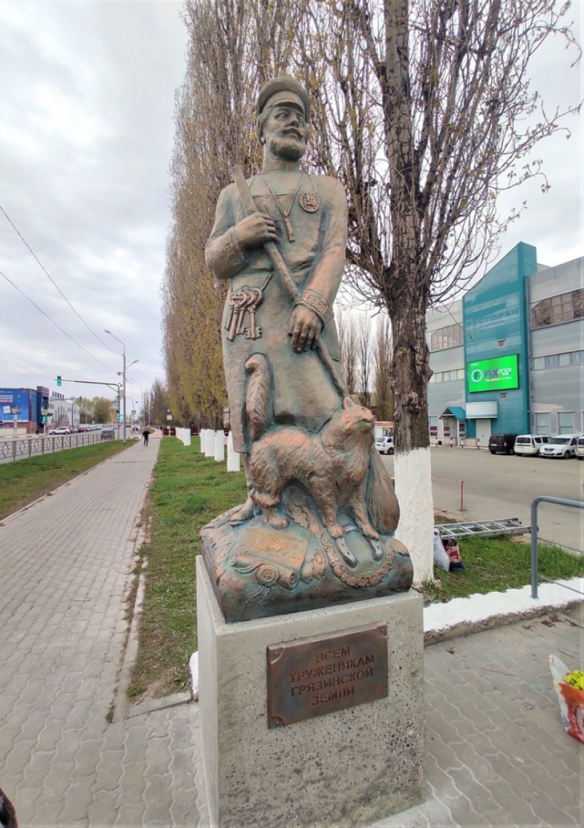 В Грязях вновь установят памятник дворнику