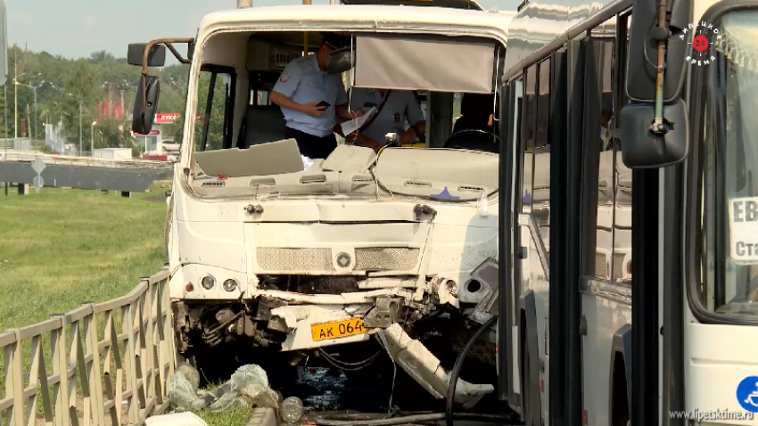 Причину аварии с двумя автобусами на Катукова установят в суде